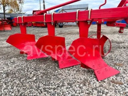 Плуг трехкорпусный 1l-320