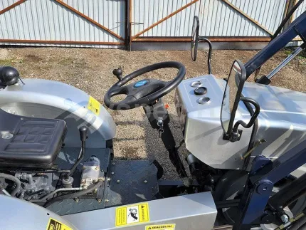 Трактор Трактор Скаут Т-220В с погрузчиком 